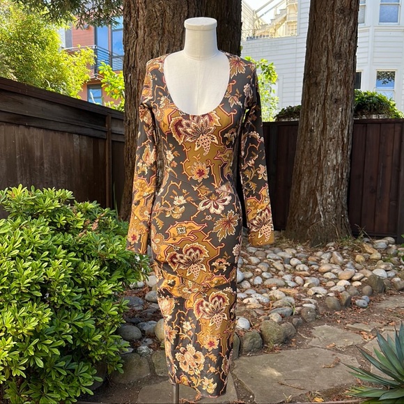 Black Iris Kittie Body-Con Tapestry Midi-Dress - Picture 1 of 6